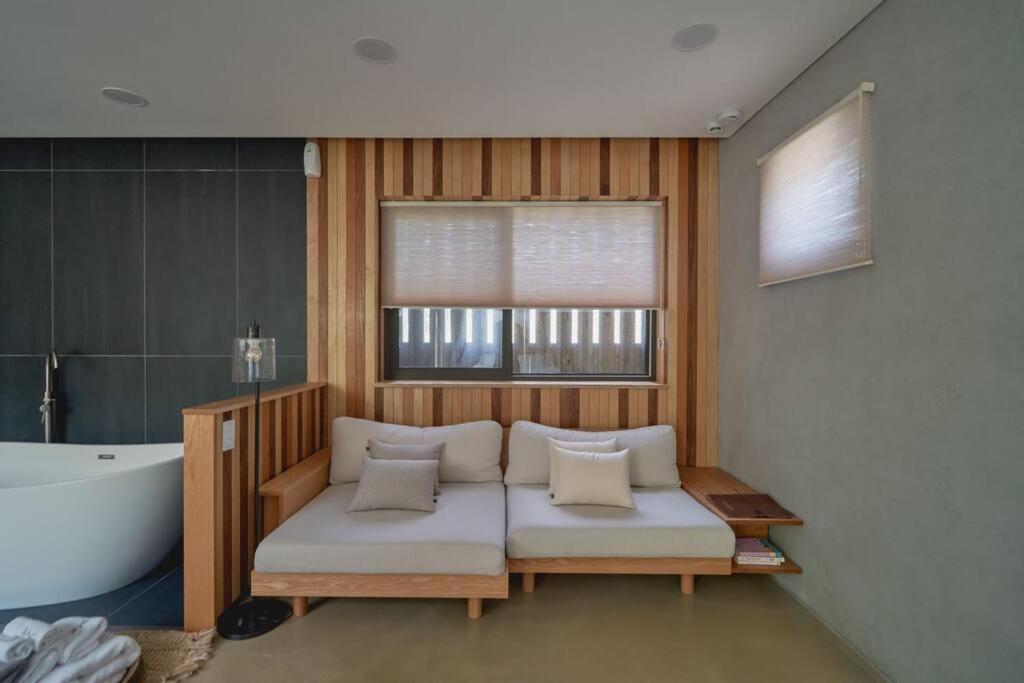 Scenery After Rain Bed & Breakfast Yangyang Bagian luar foto